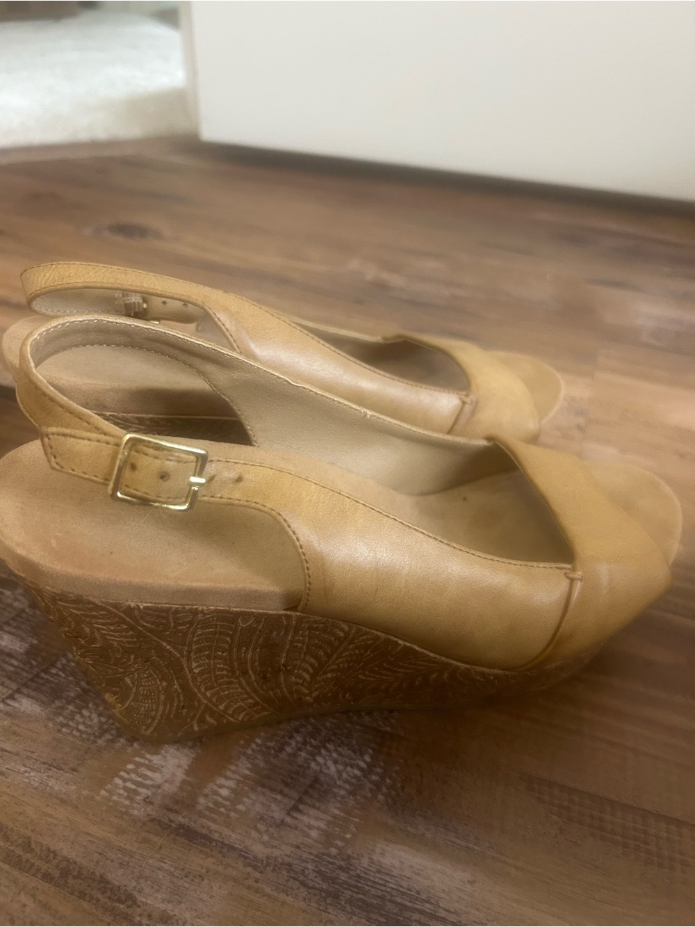 Reaction Kenneth Cole Tan Leather Slingback Wedge Sandals